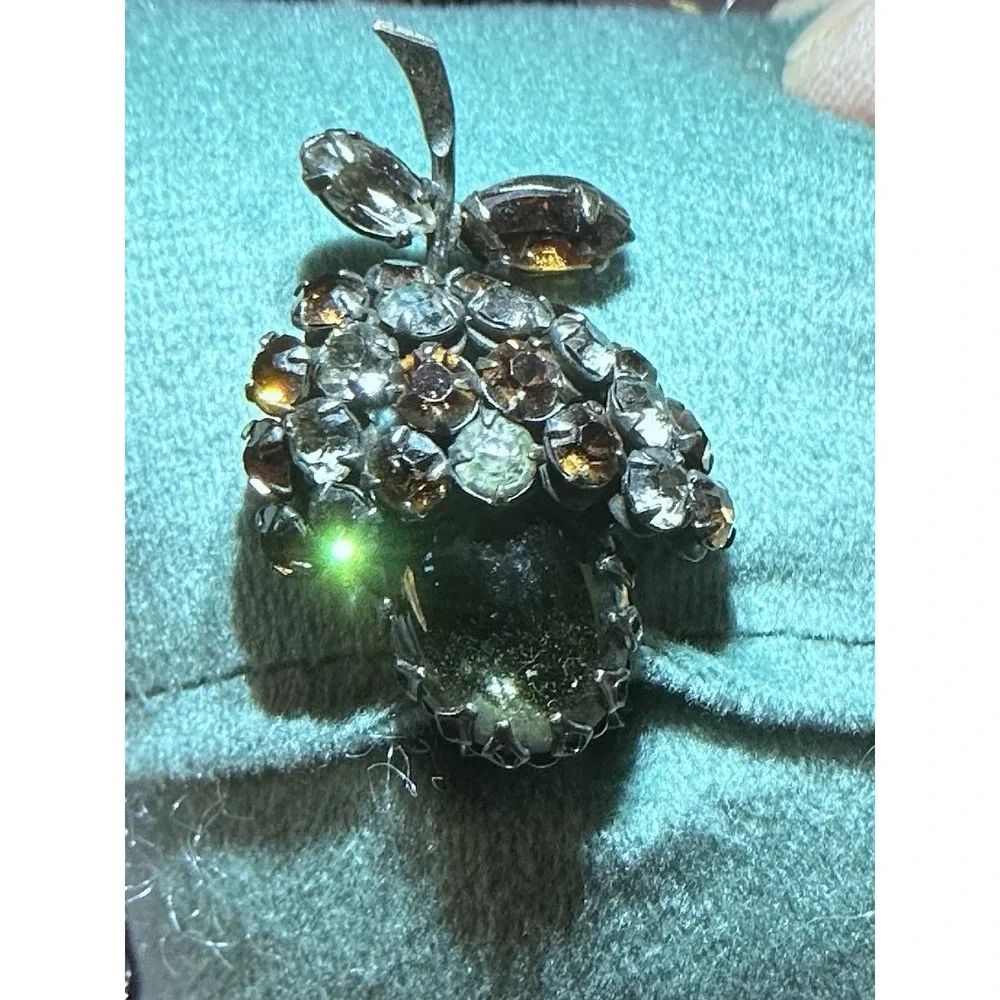VTG Unsigned Schreiner NY Berry Rhinestone Cabochon 2 Prong Dress Fur Clip RARE